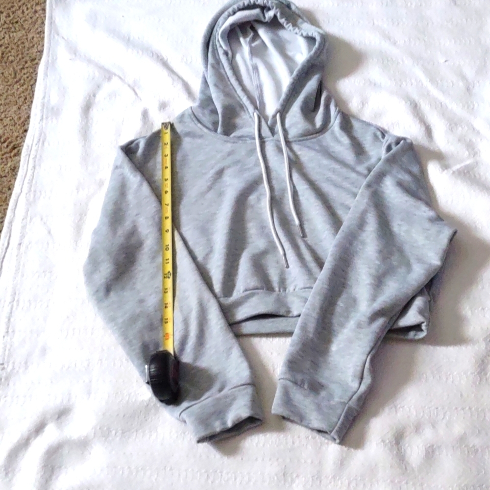 Gray Hoodie Pullover, Crop, size medium, excellent like new.
